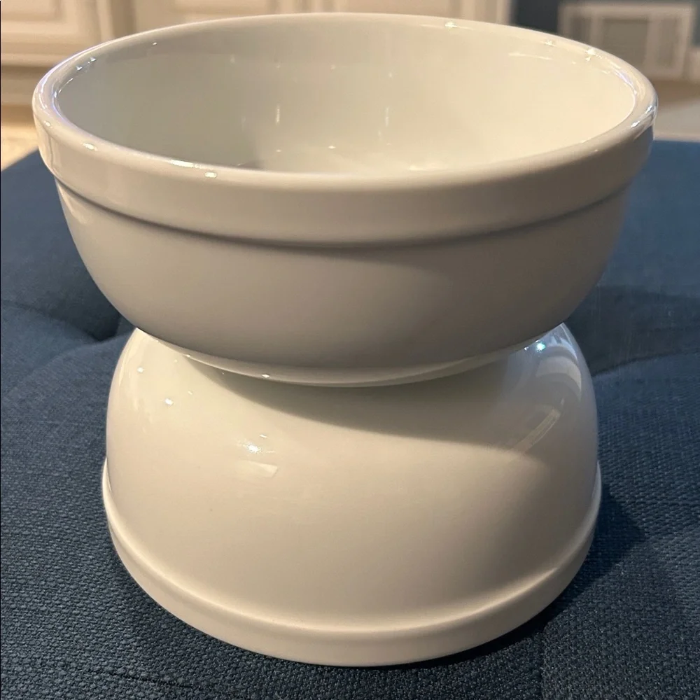 Williams Sonoma White Ceramic Bowls cereal oatmeal ice cream, set of two